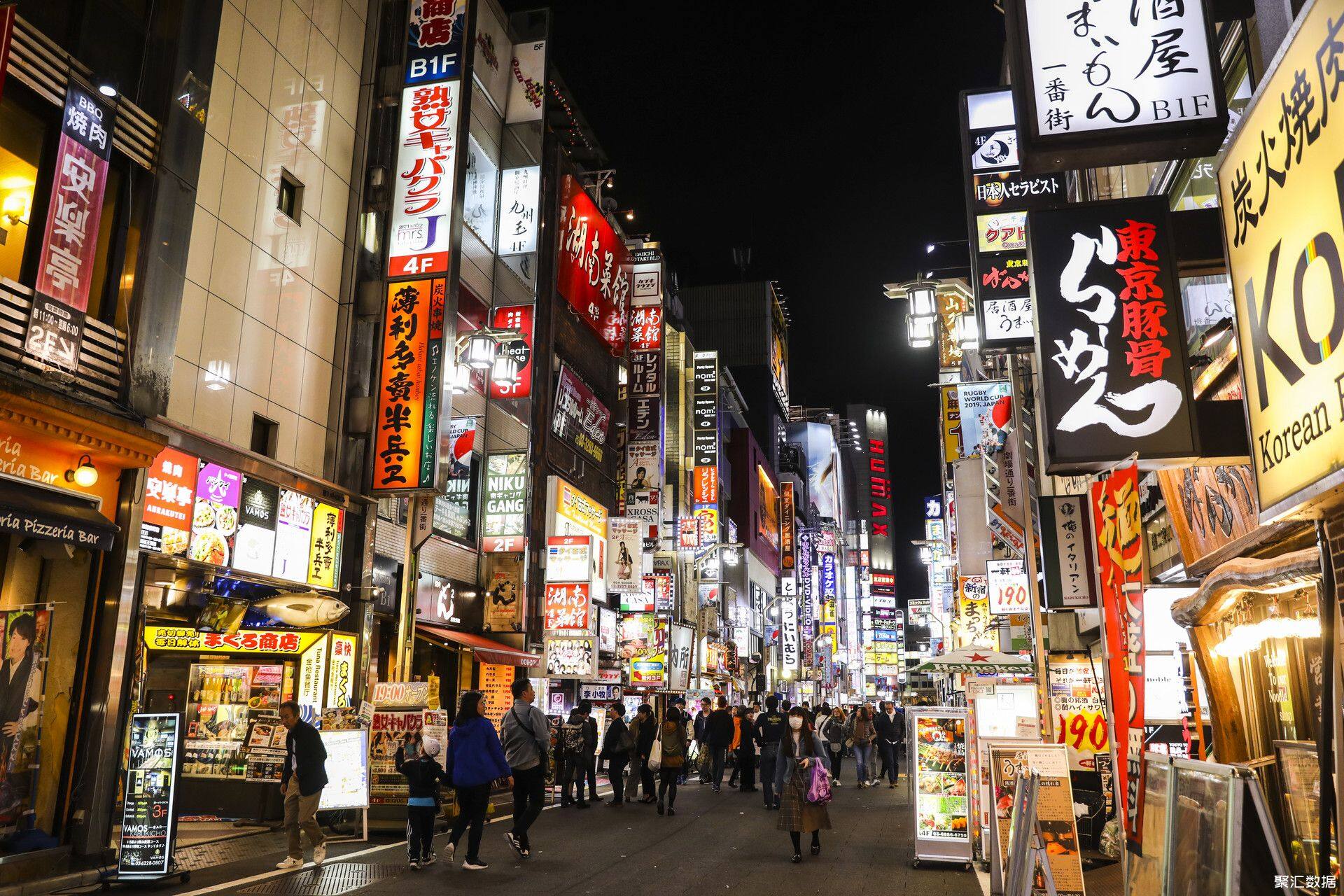 摄图网_501584034_banner_东京新宿繁华商业街夜景(企业商用)