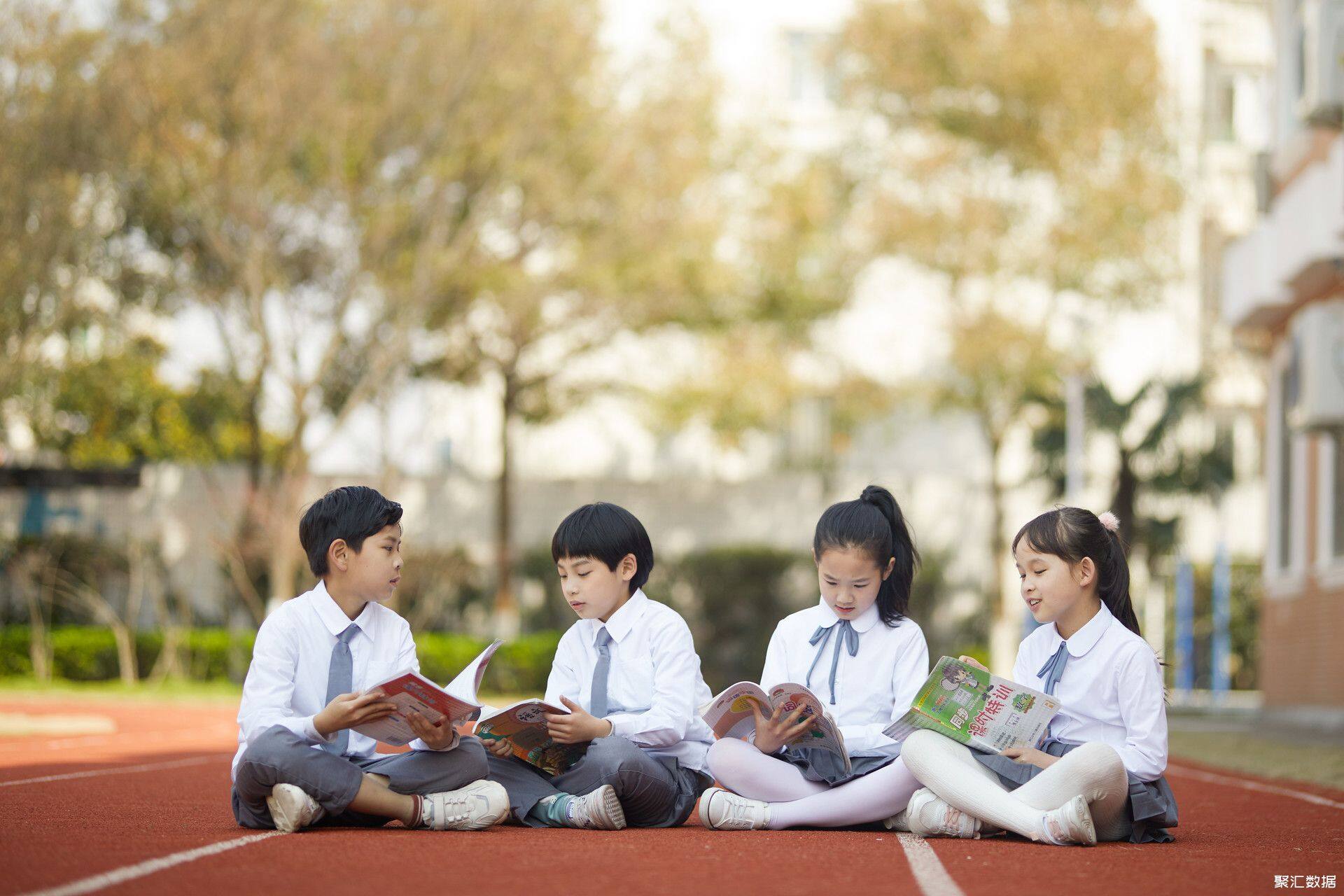 校园一群学生图片大全-校园一群学生高清图片下载-觅知网