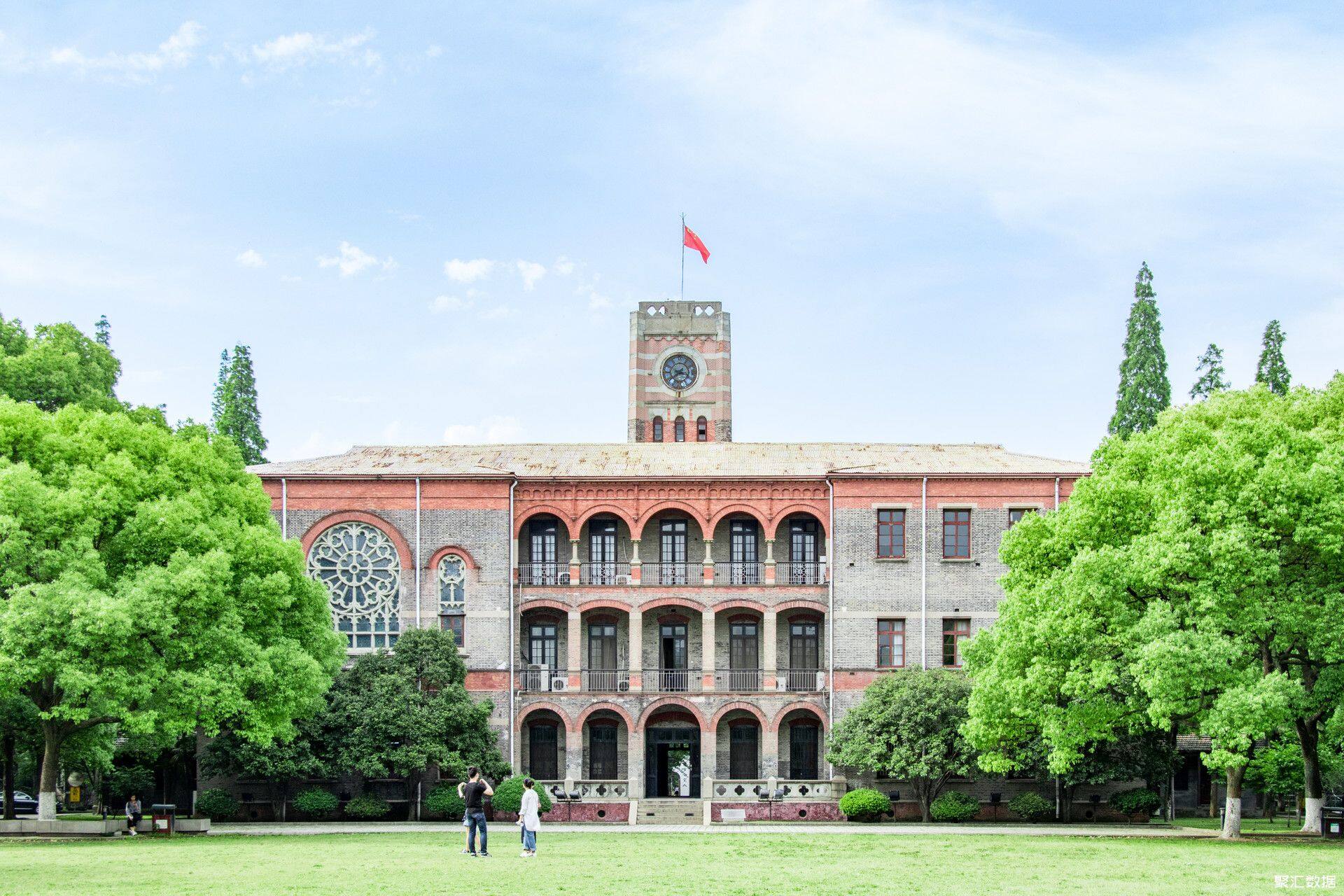 摄图网_500379159_banner_校园清新阳光明媚的草地（企业商用）