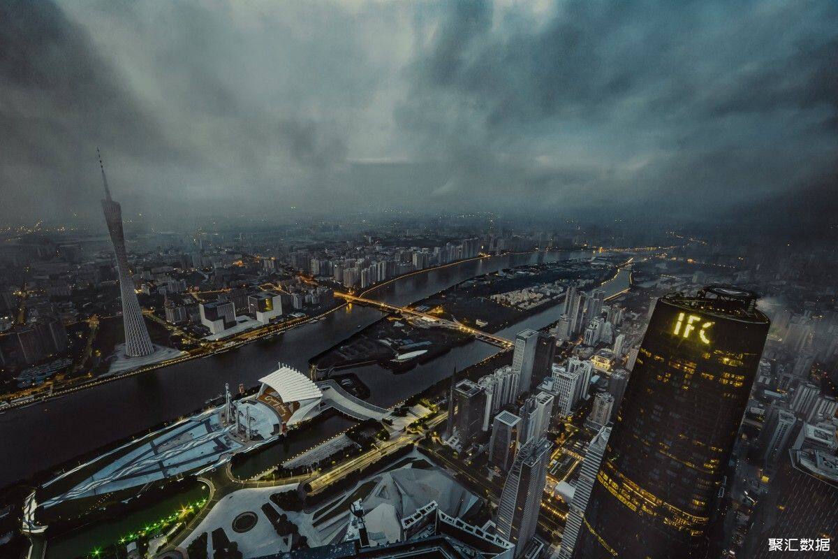 摄图网_500015368_banner_清晨阴天里的广州东塔（企业商用）