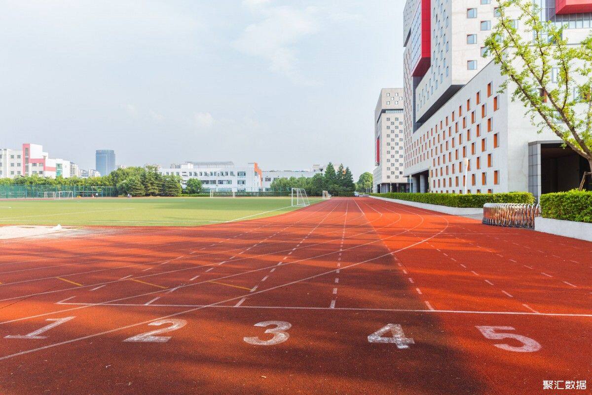 摄图网_500497178_banner_上海视觉艺术学院操场跑道（企业商用）